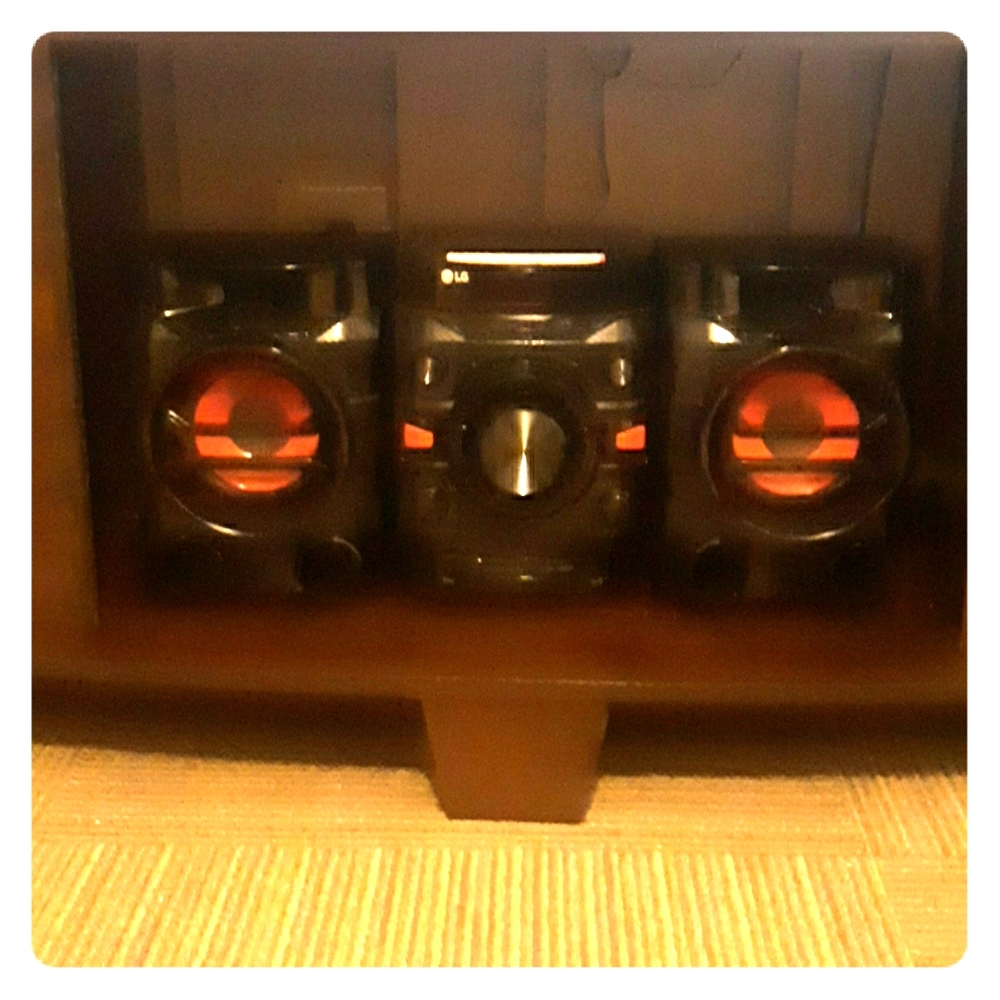 LG bluetooth stereo system